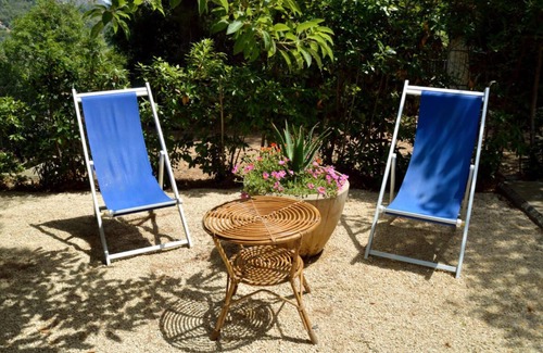 Lido di Capoliveri Apartment | Bright Apartment Steps from the Beach with Spa & Breakfast