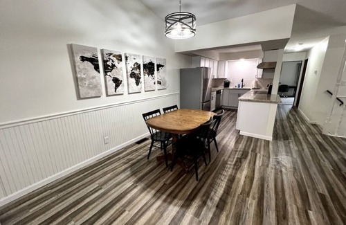 Coralville House | Bright 3 Bedroom Townhome with Family and Pet-Friendly Perks