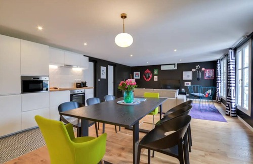 9th Arrondissement Apartment | Spacious and bright with balcony and views! up to 8!