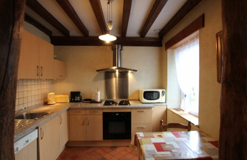 Le Grand-Celland Cottage | Relax at Gite Le Grand-Celland with Spa & Family Amenities