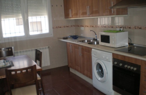 Manzanares Apartment | Central Apartment with Spa and Kitchen Near Las Lagunas