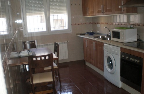 Manzanares Apartment | Central Apartment with Spa and Kitchen Near Las Lagunas