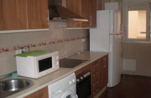 Manzanares Apartment | Central Apartment with Spa and Kitchen Near Las Lagunas