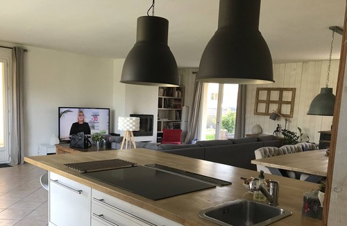 Soubise House | Spacious and contemporary villa