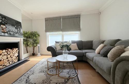 Churchill Villa | Cozy 3BR House in London's Vibrant Heart - Rated 9/10!