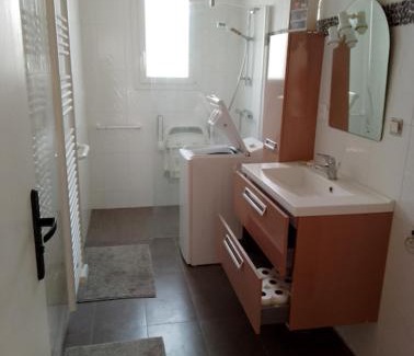 Sene House | Cozy 80m Family Home in Séné with Child-Friendly Amenities