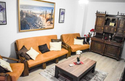 Calea Sever Bocu Apartment | Cozy 3BD Couples Apartment with Terrace & Breakfast Included
