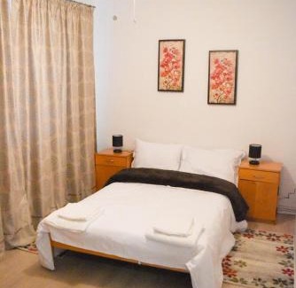 Calea Sever Bocu Apartment | Cozy 3BD Couples Apartment with Terrace & Breakfast Included