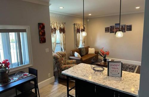 Malden Apartment | Cozy Getaway Near T-Station with Oceanfront Amenities