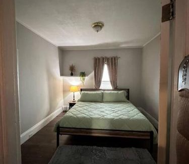 Malden Apartment | Cozy Getaway Near T-Station with Oceanfront Amenities