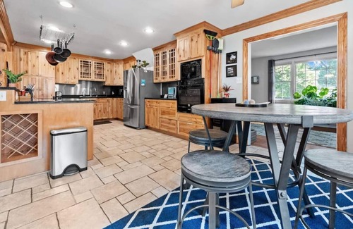 Richmond House | Versatile RVA Oasis: Pet-Friendly Retreat with Unique Amenities