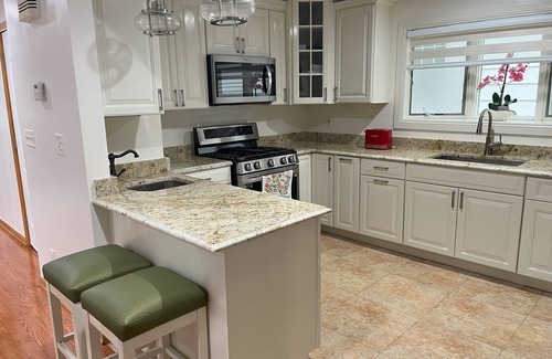 Murray Hill Apartment | Elegant Second Floor Apartment with Family-Friendly Amenities