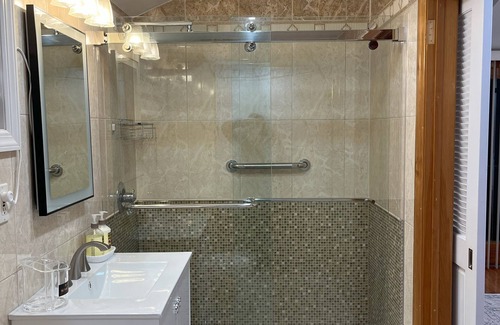 Murray Hill Apartment | Elegant Second Floor Apartment with Family-Friendly Amenities