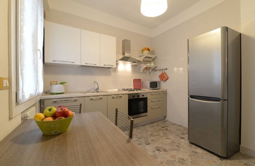 Historic Centre Apartment | Elegant 3-Bedroom Apartment with Top Amenities - Rated 10/10