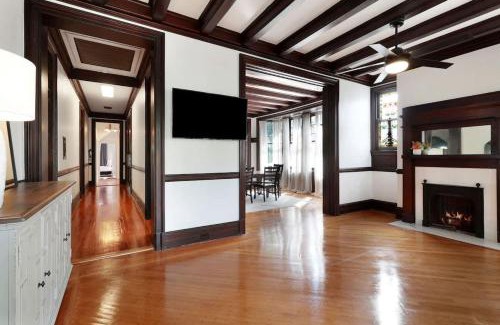 Mid-City House | Spacious and Elegant Family Home in Mid-City