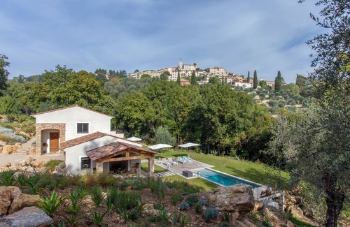 Chateauneuf-Grasse Villa | Modern 4 Bedroom Escape with Private Pool & Breakfast
