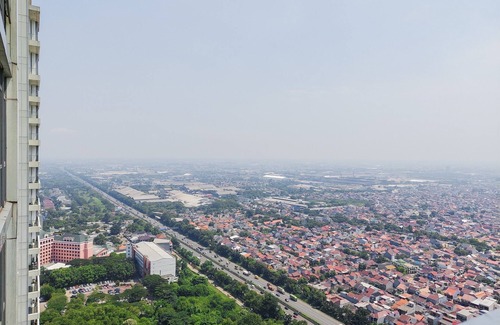 Tangerang Apartment | Relaxing 3BR Retreat with Pool at Hillcrest House