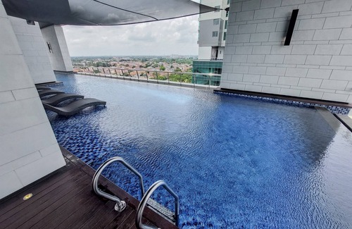 Tangerang Apartment | Relaxing 3BR Retreat with Pool at Hillcrest House
