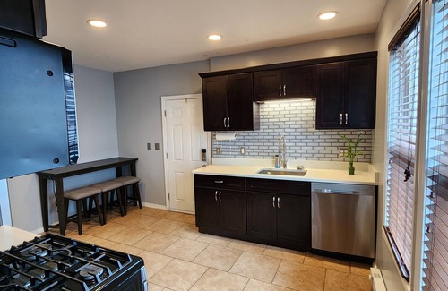 Worcester House | Pet-Friendly 3-Bedroom Retreat with Jetted Bathtub