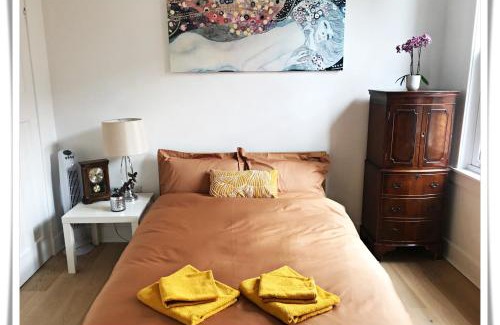 Comely Bank Apartment | Modern 2 Bedroom Flat Near Dean Village - Family Friendly Stay