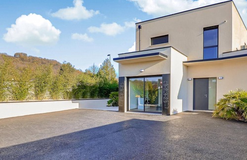 La Boisse House | Modern Architect-Designed House with Pool in Lyon Region
