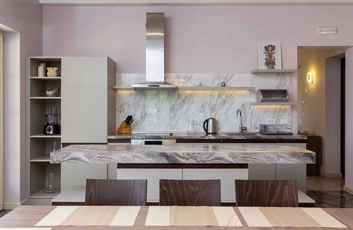 Rezanci Villa | Modern Villa Retreat with Pool and Spa for Your Getaway