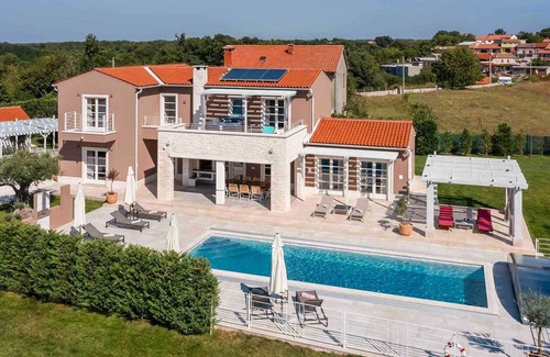 Rezanci Villa | Modern Villa Retreat with Pool and Spa for Your Getaway