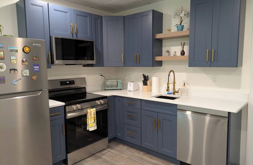 Nashua House | Spacious and peaceful garden apartment in quiet Nashua neighborhood with WiFi