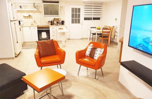 Gan Hayyim Apartment | Peaceful 2BD Retreat with Garden & Parking - Guest Rated 9.3