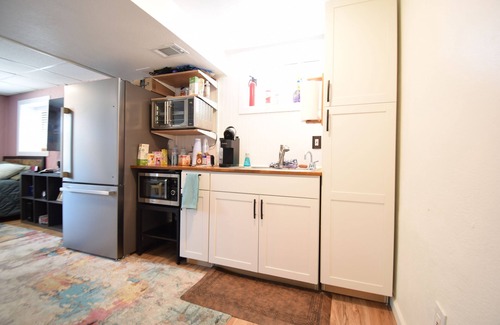 Englewood House | Private Retreat with Free Internet: Guest Rated 10/10!