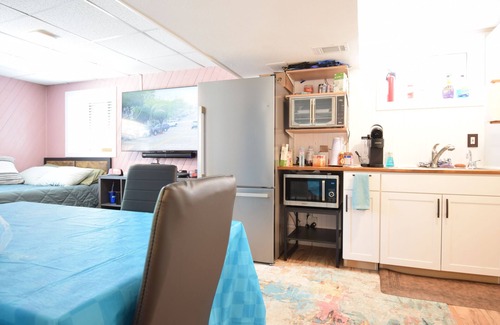 Englewood House | Private Retreat with Free Internet: Guest Rated 10/10!
