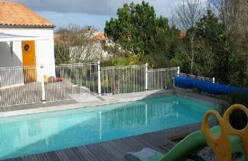 Angoulins House | Serene House with Heated Pool and Ocean Views in Angoulins