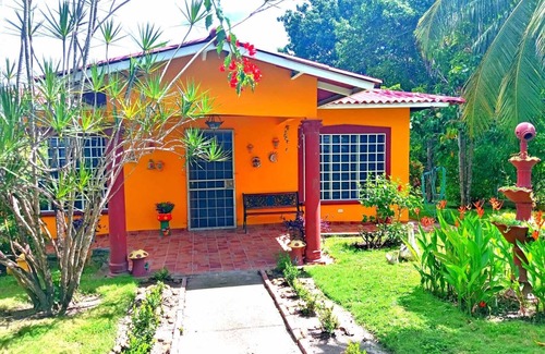Tumba Vieja House | Relaxing Beach House Retreat for Family and Friends