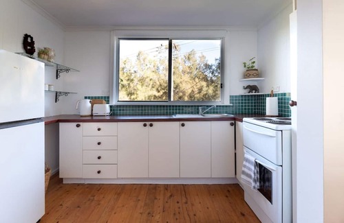North Narrabeen Apartment | Stylish Studio in Narrabeen with Family & Pet-Friendly Amenities