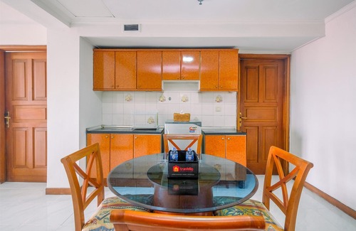 Gambir Apartment | Convenient 3BR Juanda Apartment with Pool and Kitchen