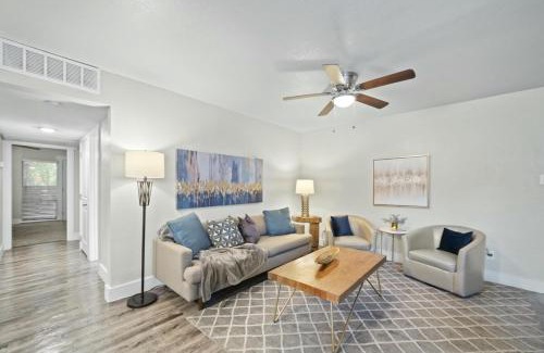 Arlington Apartment | Spacious and Stylish Apartment right by AT&T Stadium!