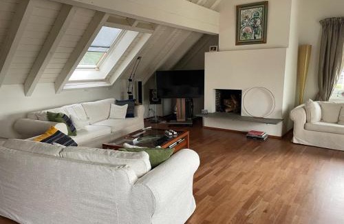 Hottingen Apartment | Stylish Apartment with Ocean Views in Zurich – 4-Star Gem