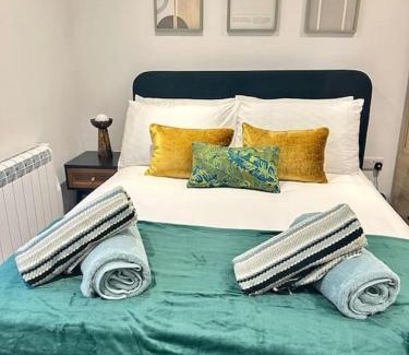 Trowbridge Apartment | Stylish Flat in Trowbridge, Wiltshire - Guest Rated 9.8/10