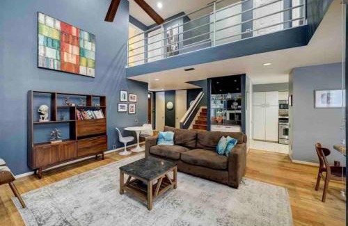 Houston House | Spacious and stylish home by the Galleria