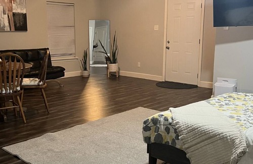 Spring Shadows House | Stylish Suite for Family Comfort and Fun!