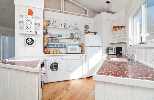 Culloden Shores House | Pet-Friendly Montauk Home: Tranquil Stay with Spa Access