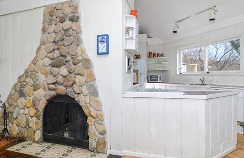 Culloden Shores House | Pet-Friendly Montauk Home: Tranquil Stay with Spa Access