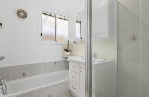 Indented Head House | Pet-Friendly 5-Bedroom Home with Garden and Ocean Views