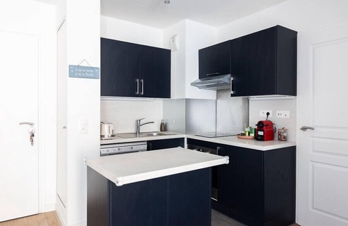 Charenton-le-Pont Apartment | Convenient Apartment Near Paris City Center with Breakfast