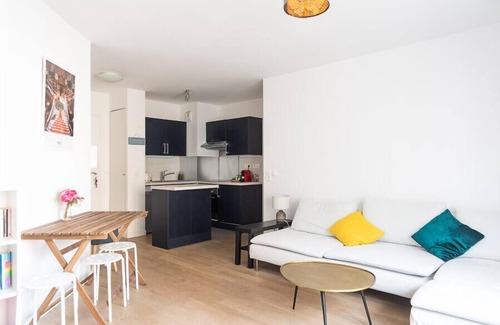 Charenton-le-Pont Apartment | Convenient Apartment Near Paris City Center with Breakfast