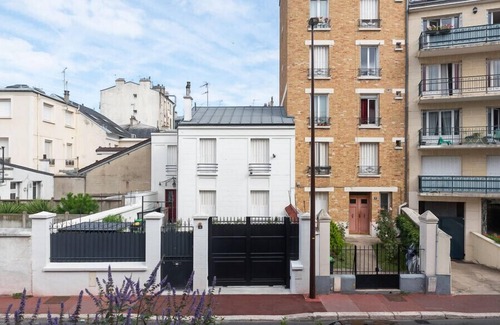 Charenton-le-Pont Apartment | Convenient Apartment Near Paris City Center with Breakfast