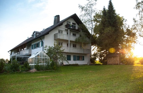 Christazhofen Apartment | Tranquil Apartment with Large Balcony & Garden Oasis