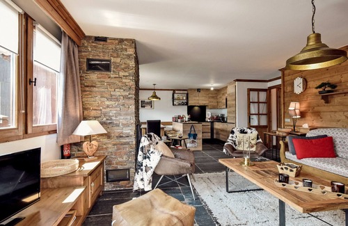 Reberty Apartment | Spacious Apartment with Fireplace in Les Menuires