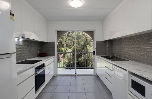 Point Lookout Apartment | Cozy Apartment Steps from the Beach with Ocean View