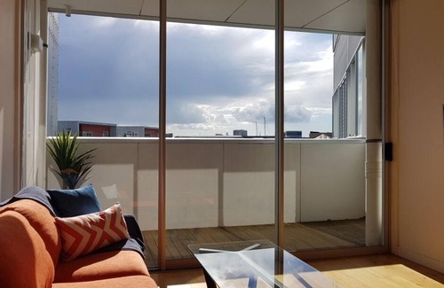 Auckland Central Business District Apartment | Inviting Apartment near Victoria Park with Pool & Hot Tub